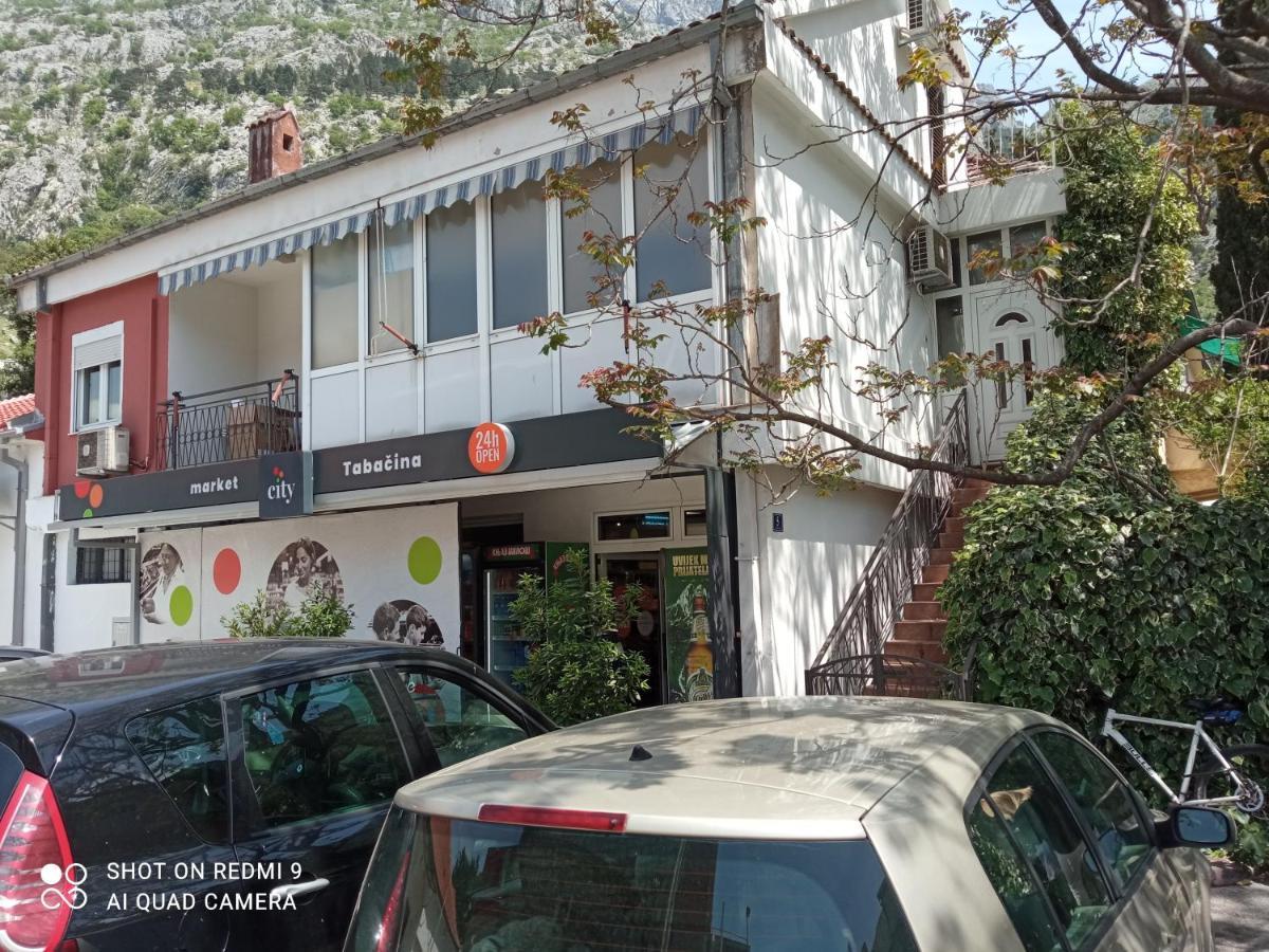 Kotorhostelito Exterior foto