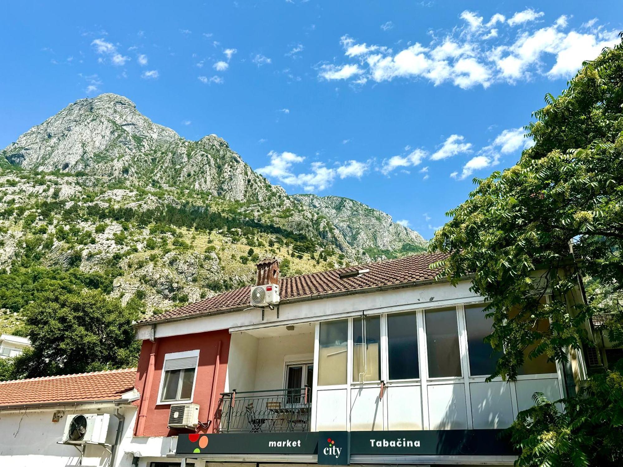 Kotorhostelito Exterior foto